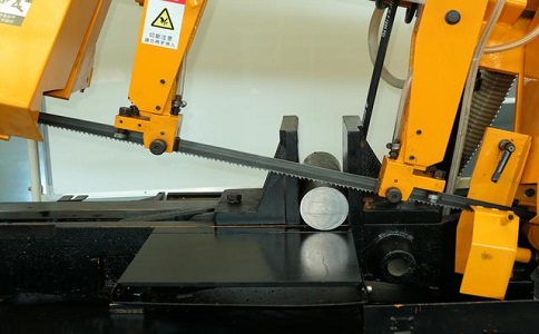 前锋数控带锯床自动送料精度会出现偏差吗? 前锋数控带锯床自动送料精度会出现偏差吗?